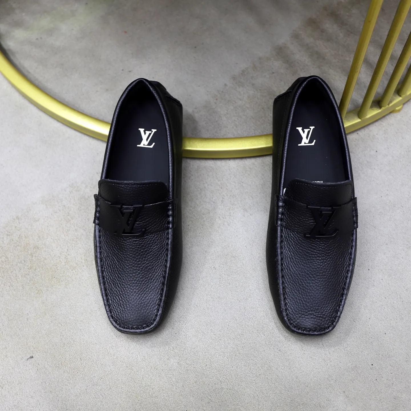 Ex-factory price: 480💰【LV】Louis Vuitton ⚠️High-end men’s driving and pedal series ⚠️38-44 (customized for 45) ⚠️All original cowhide leather! Thick and soft! Made entirely of calfskin lining! Rubber sheet anti-slip beanie sole! Three-dimensional package technology! Fashionable and classic! Handicrafts! Original high quality! Feel free to compare!